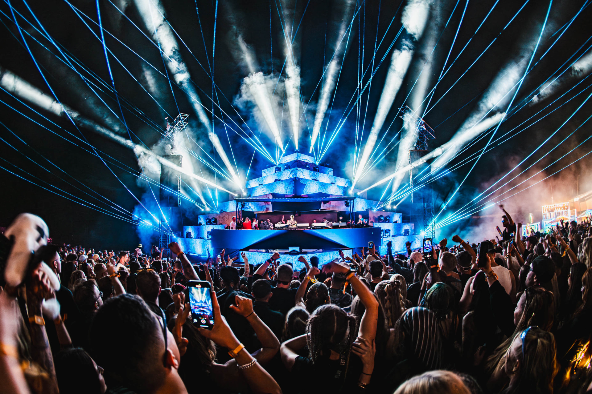 Festival crowd at night in front of the Nibirii Festival main stage